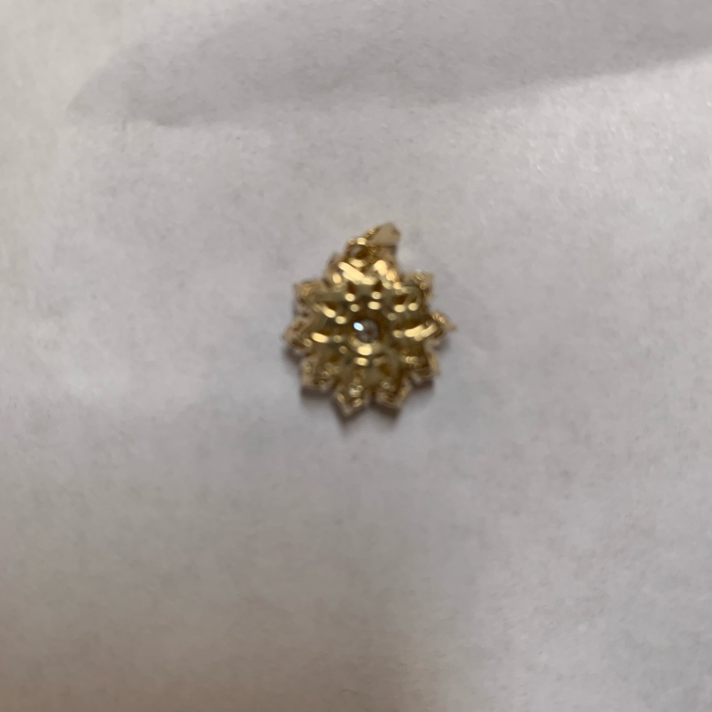 .75ct 14k Flower pendant